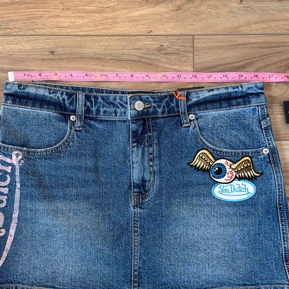Von Dutch Y2K Low Rise Denim Micro Mini Skirt Eyeball Patch Size 30 NWT - Picture 6 of 16